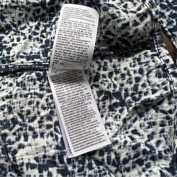 GAP BLOUSE WHITE WITH blue pattern size XS - Picture 6 of 8